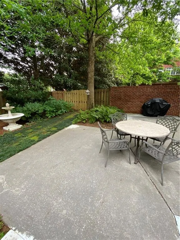5409 Glenridge Cove Unit 201, Atlanta, Georgia 30342, 3 Bedrooms Bedrooms, ,3 BathroomsBathrooms,Residential,Sold,5409 Glenridge Cove Unit 201,6743790