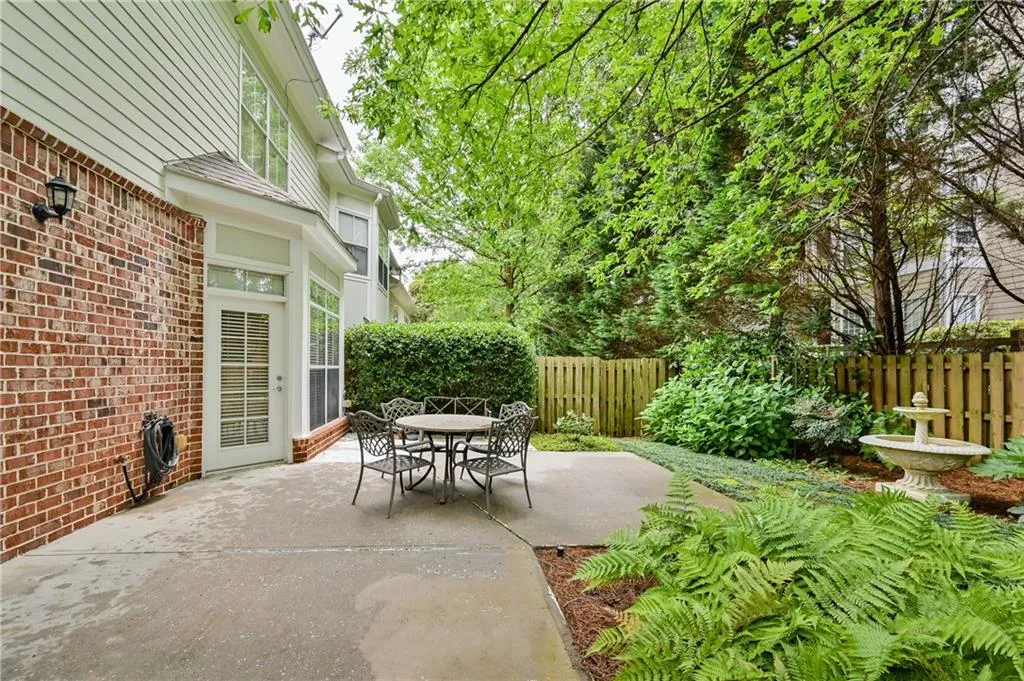 5409 Glenridge Cove Unit 201, Atlanta, Georgia 30342, 3 Bedrooms Bedrooms, ,3 BathroomsBathrooms,Residential,Sold,5409 Glenridge Cove Unit 201,6743790