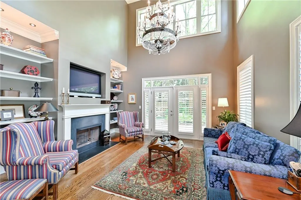 5409 Glenridge Cove Unit 201, Atlanta, Georgia 30342, 3 Bedrooms Bedrooms, ,3 BathroomsBathrooms,Residential,Sold,5409 Glenridge Cove Unit 201,6743790