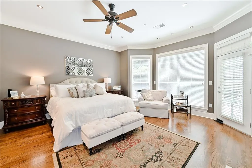 5409 Glenridge Cove Unit 201, Atlanta, Georgia 30342, 3 Bedrooms Bedrooms, ,3 BathroomsBathrooms,Residential,Sold,5409 Glenridge Cove Unit 201,6743790