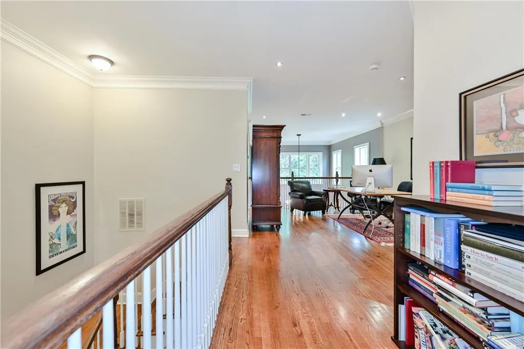 5409 Glenridge Cove Unit 201, Atlanta, Georgia 30342, 3 Bedrooms Bedrooms, ,3 BathroomsBathrooms,Residential,Sold,5409 Glenridge Cove Unit 201,6743790