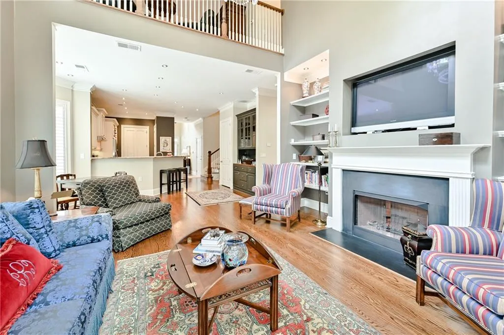 5409 Glenridge Cove Unit 201, Atlanta, Georgia 30342, 3 Bedrooms Bedrooms, ,3 BathroomsBathrooms,Residential,Sold,5409 Glenridge Cove Unit 201,6743790