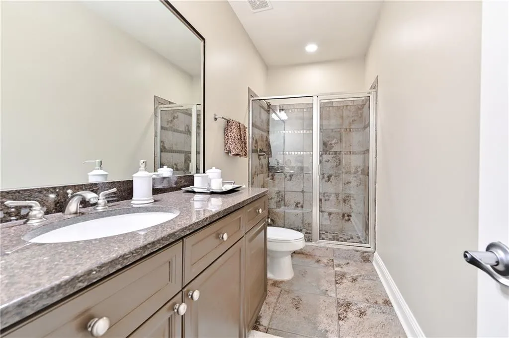 5409 Glenridge Cove Unit 201, Atlanta, Georgia 30342, 3 Bedrooms Bedrooms, ,3 BathroomsBathrooms,Residential,Sold,5409 Glenridge Cove Unit 201,6743790