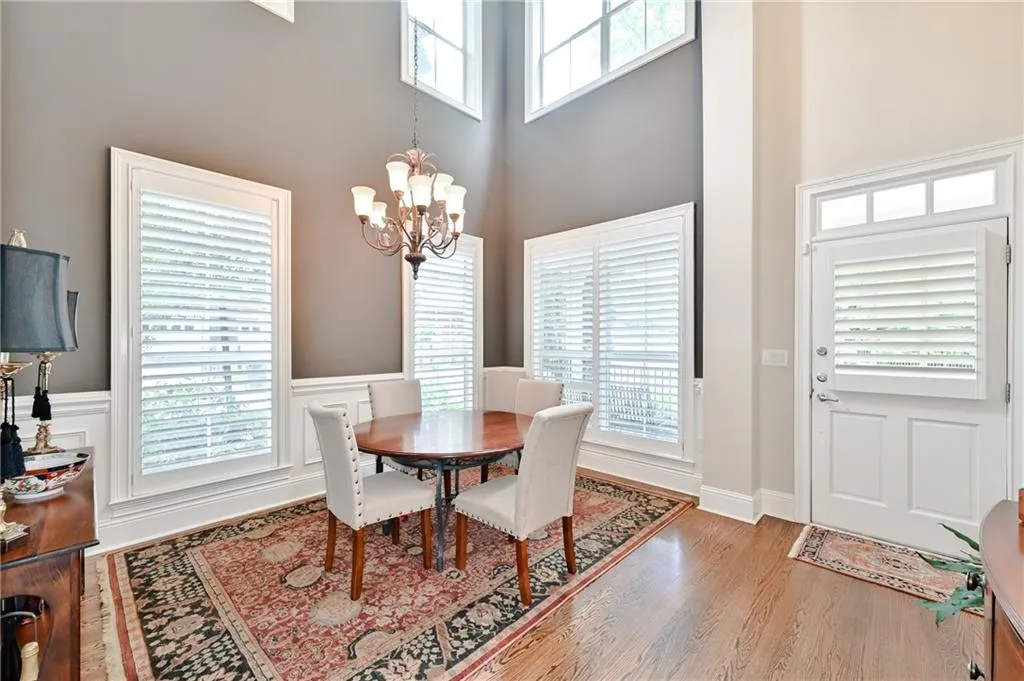 5409 Glenridge Cove Unit 201, Atlanta, Georgia 30342, 3 Bedrooms Bedrooms, ,3 BathroomsBathrooms,Residential,Sold,5409 Glenridge Cove Unit 201,6743790