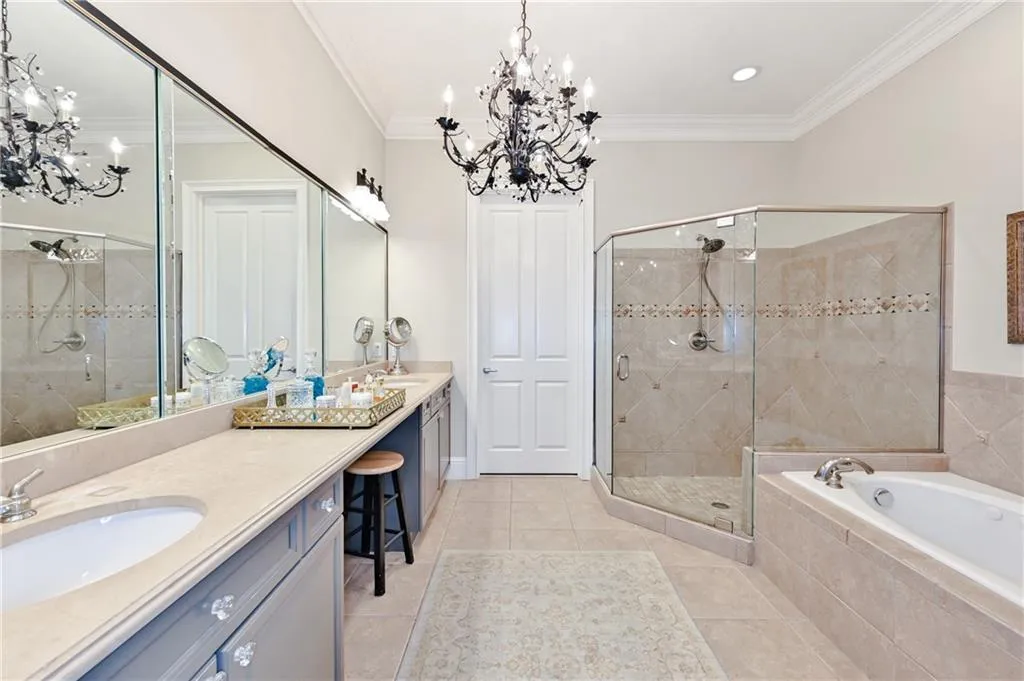 5409 Glenridge Cove Unit 201, Atlanta, Georgia 30342, 3 Bedrooms Bedrooms, ,3 BathroomsBathrooms,Residential,Sold,5409 Glenridge Cove Unit 201,6743790