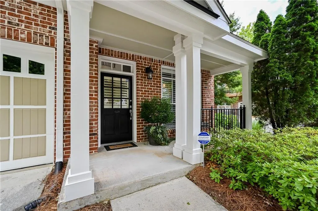 5409 Glenridge Cove Unit 201, Atlanta, Georgia 30342, 3 Bedrooms Bedrooms, ,3 BathroomsBathrooms,Residential,Sold,5409 Glenridge Cove Unit 201,6743790