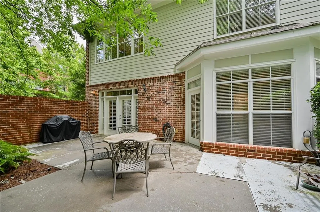 5409 Glenridge Cove Unit 201, Atlanta, Georgia 30342, 3 Bedrooms Bedrooms, ,3 BathroomsBathrooms,Residential,Sold,5409 Glenridge Cove Unit 201,6743790