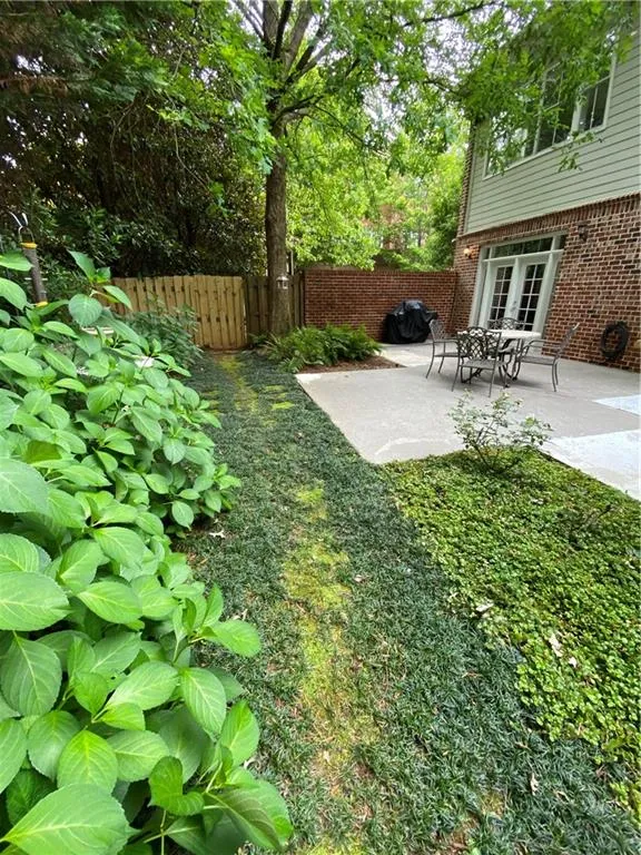 5409 Glenridge Cove Unit 201, Atlanta, Georgia 30342, 3 Bedrooms Bedrooms, ,3 BathroomsBathrooms,Residential,Sold,5409 Glenridge Cove Unit 201,6743790