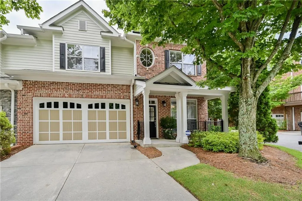5409 Glenridge Cove Unit 201, Atlanta, Georgia 30342, 3 Bedrooms Bedrooms, ,3 BathroomsBathrooms,Residential,Sold,5409 Glenridge Cove Unit 201,6743790