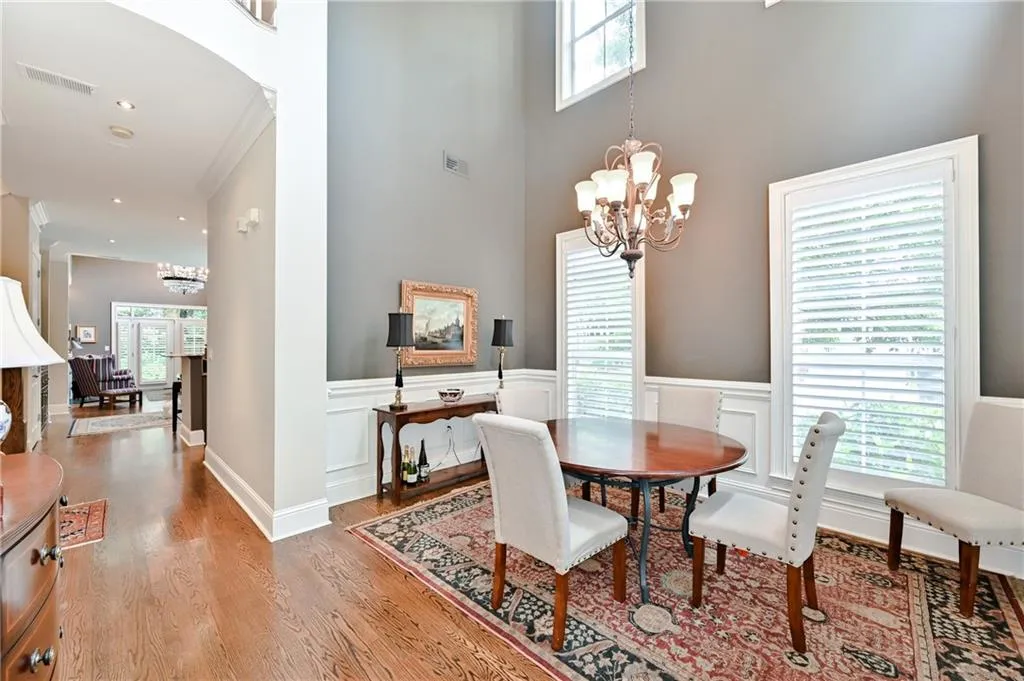 5409 Glenridge Cove Unit 201, Atlanta, Georgia 30342, 3 Bedrooms Bedrooms, ,3 BathroomsBathrooms,Residential,Sold,5409 Glenridge Cove Unit 201,6743790
