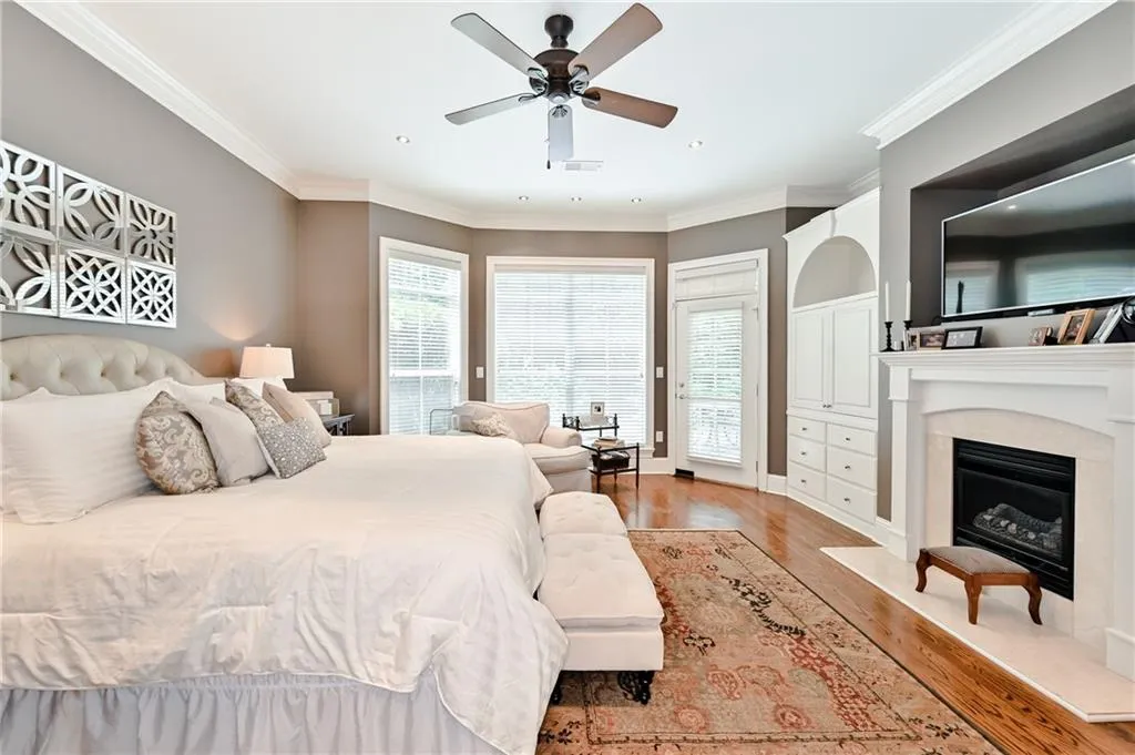 5409 Glenridge Cove Unit 201, Atlanta, Georgia 30342, 3 Bedrooms Bedrooms, ,3 BathroomsBathrooms,Residential,Sold,5409 Glenridge Cove Unit 201,6743790