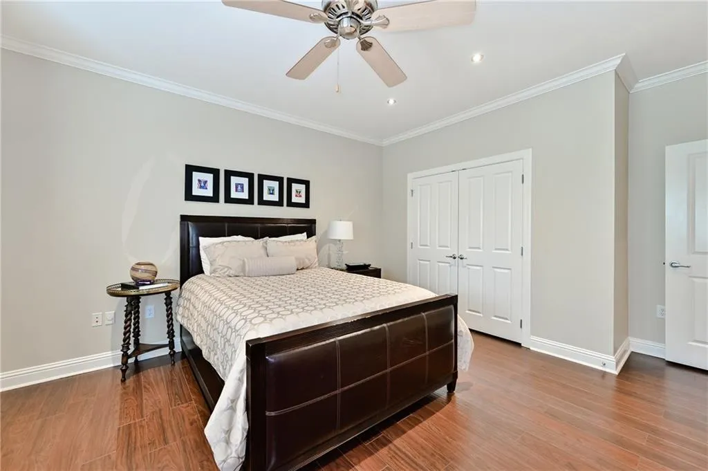 5409 Glenridge Cove Unit 201, Atlanta, Georgia 30342, 3 Bedrooms Bedrooms, ,3 BathroomsBathrooms,Residential,Sold,5409 Glenridge Cove Unit 201,6743790