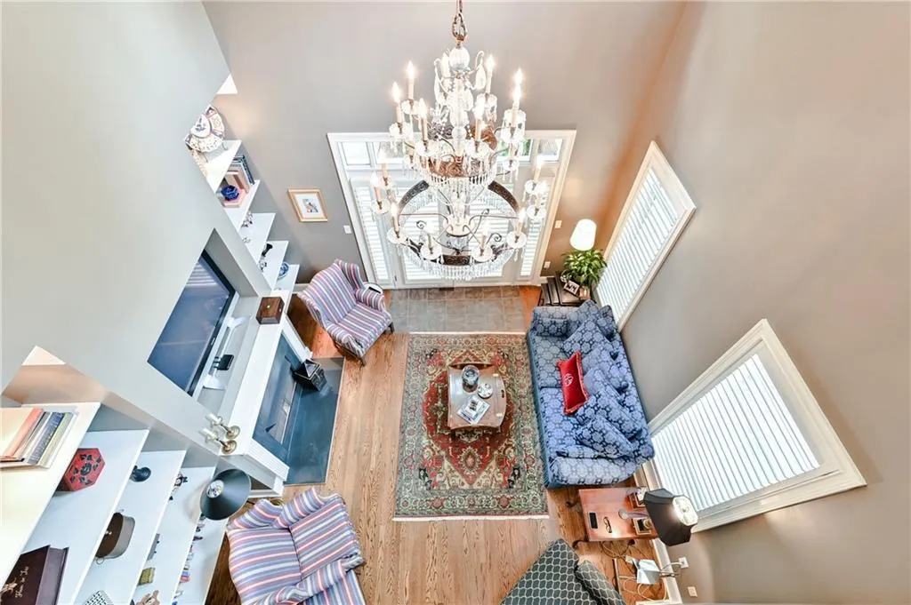 5409 Glenridge Cove Unit 201, Atlanta, Georgia 30342, 3 Bedrooms Bedrooms, ,3 BathroomsBathrooms,Residential,Sold,5409 Glenridge Cove Unit 201,6743790