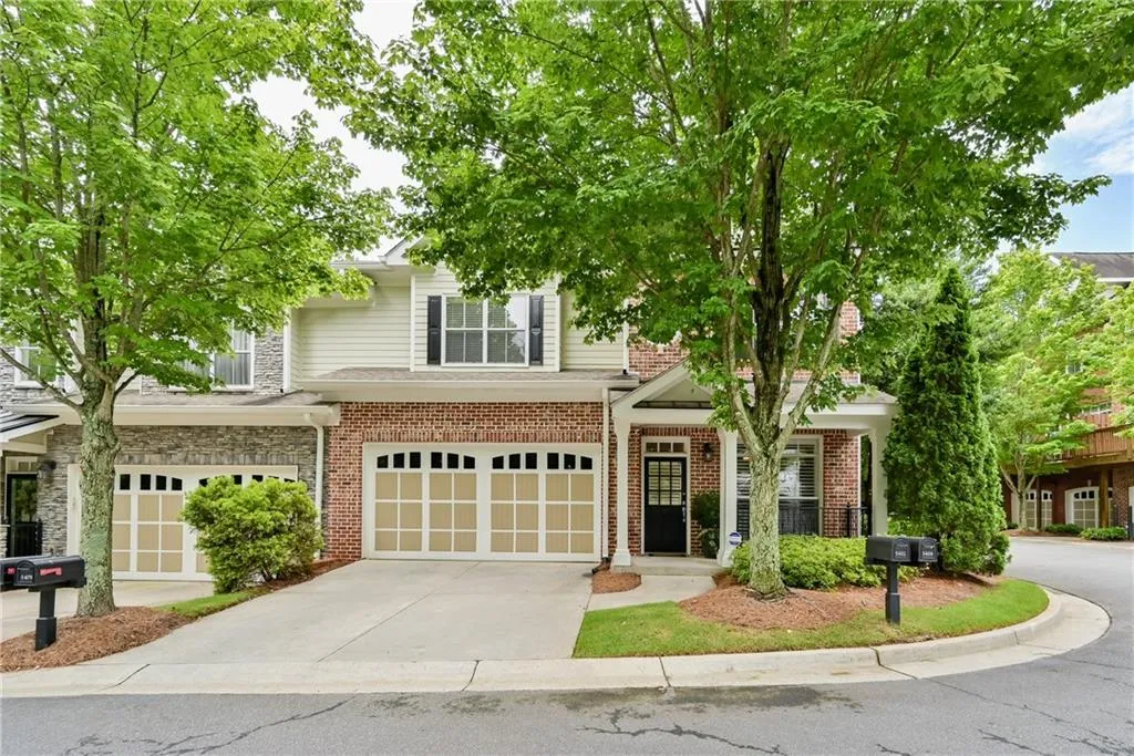 5409 Glenridge Cove Unit 201, Atlanta, Georgia 30342, 3 Bedrooms Bedrooms, ,3 BathroomsBathrooms,Residential,Sold,5409 Glenridge Cove Unit 201,6743790