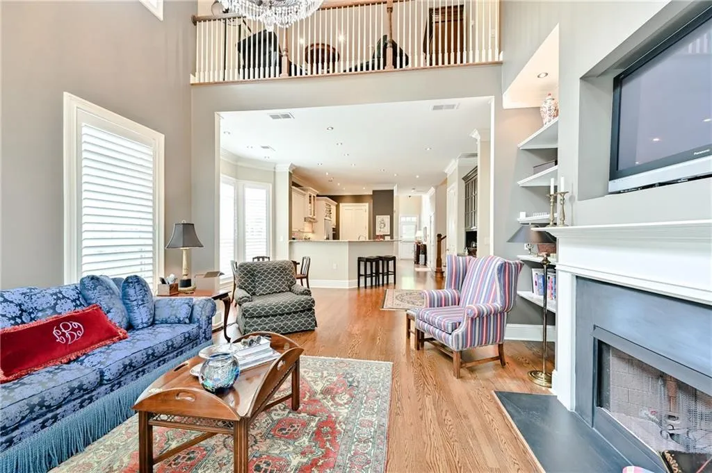 5409 Glenridge Cove Unit 201, Atlanta, Georgia 30342, 3 Bedrooms Bedrooms, ,3 BathroomsBathrooms,Residential,Sold,5409 Glenridge Cove Unit 201,6743790