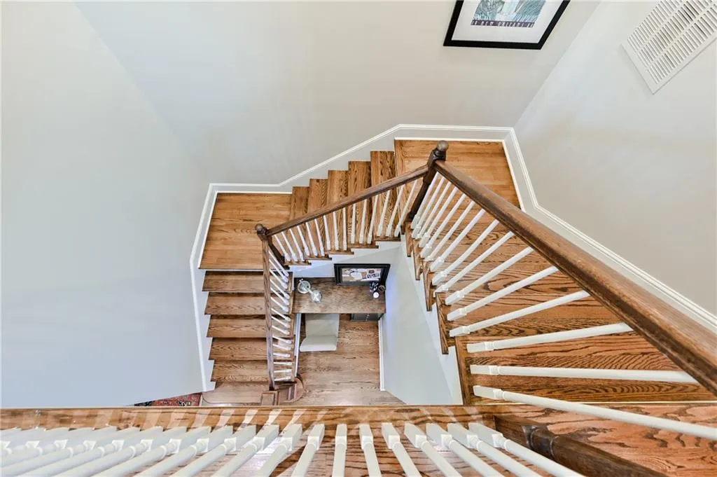 5409 Glenridge Cove Unit 201, Atlanta, Georgia 30342, 3 Bedrooms Bedrooms, ,3 BathroomsBathrooms,Residential,Sold,5409 Glenridge Cove Unit 201,6743790