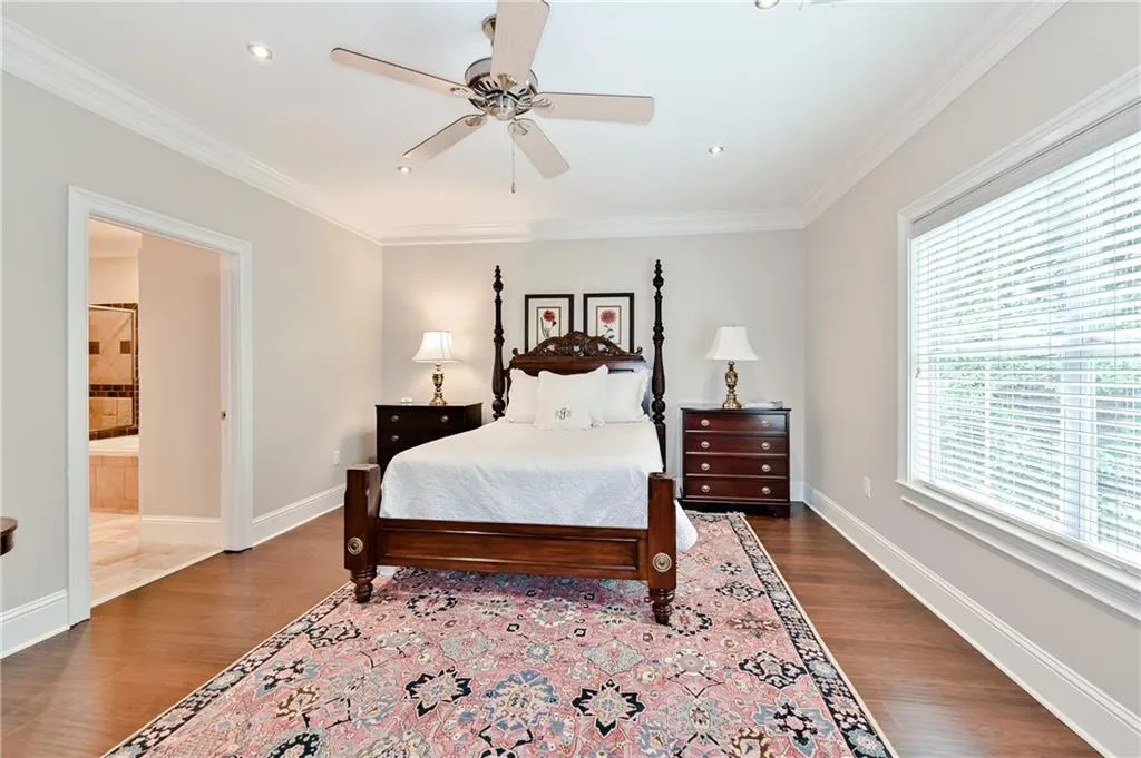 5409 Glenridge Cove Unit 201, Atlanta, Georgia 30342, 3 Bedrooms Bedrooms, ,3 BathroomsBathrooms,Residential,Sold,5409 Glenridge Cove Unit 201,6743790