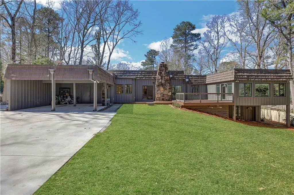 6105 Heards Creek Drive, Atlanta, Georgia 30328, 5 Bedrooms Bedrooms, ,4 BathroomsBathrooms,Residential,Sold,6105 Heards Creek Drive,7015956