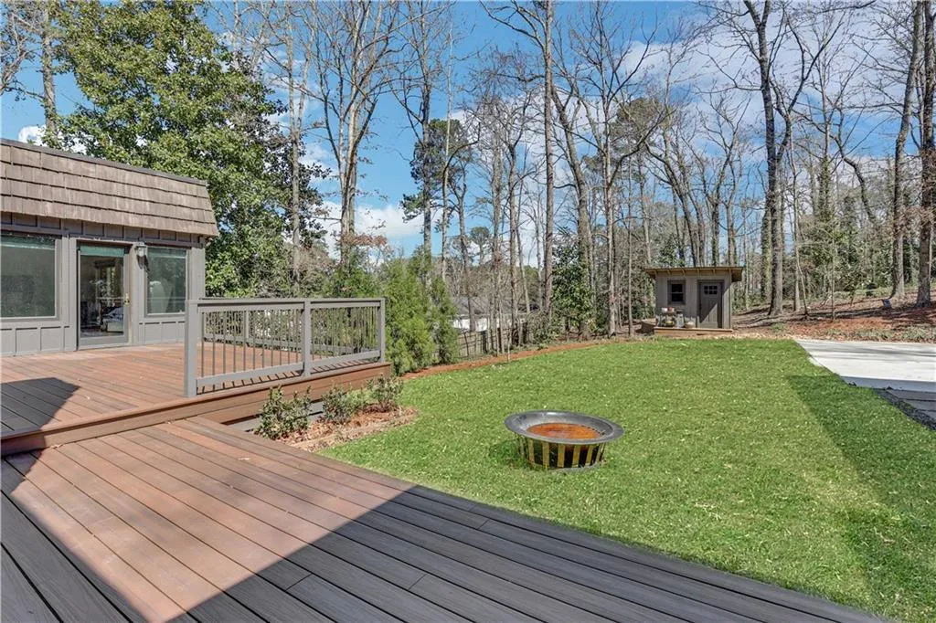 6105 Heards Creek Drive, Atlanta, Georgia 30328, 5 Bedrooms Bedrooms, ,4 BathroomsBathrooms,Residential,Sold,6105 Heards Creek Drive,7015956