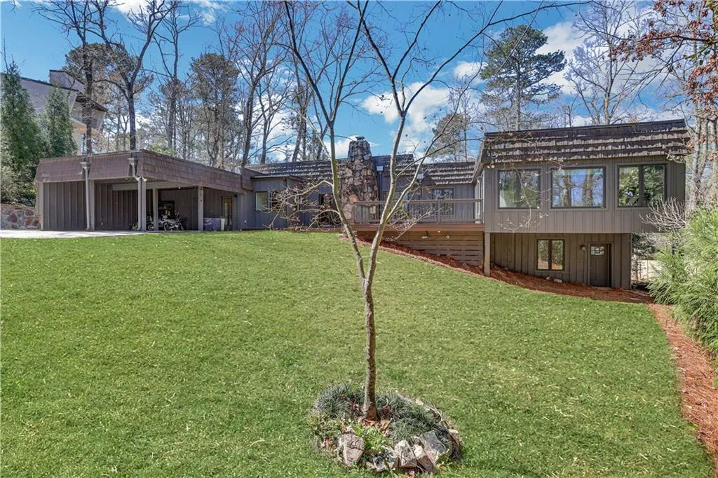 6105 Heards Creek Drive, Atlanta, Georgia 30328, 5 Bedrooms Bedrooms, ,4 BathroomsBathrooms,Residential,Sold,6105 Heards Creek Drive,7015956