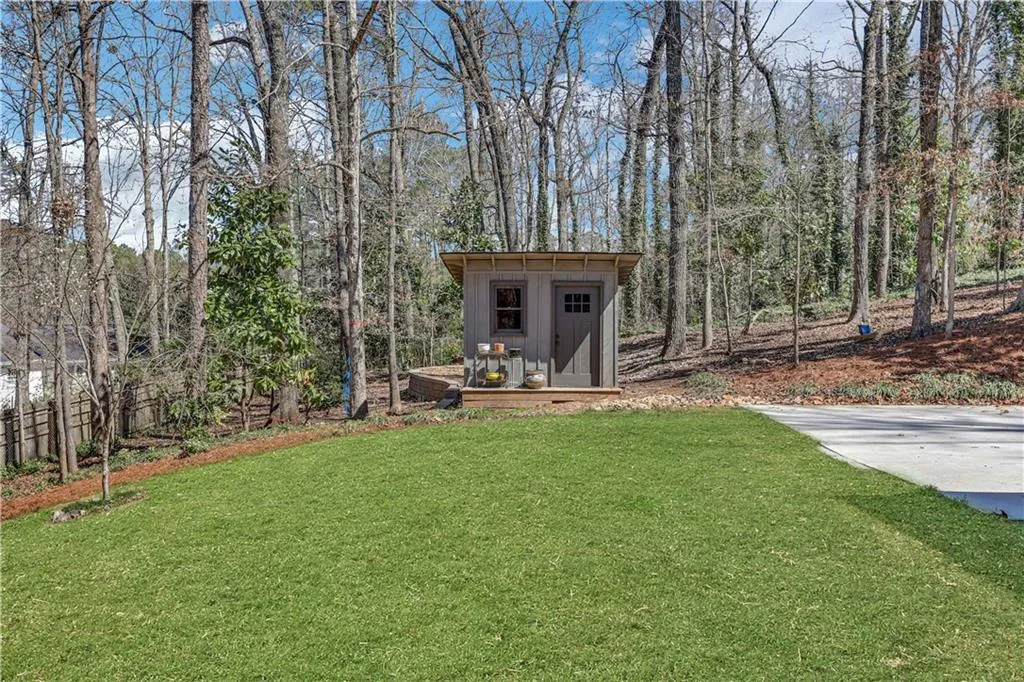 6105 Heards Creek Drive, Atlanta, Georgia 30328, 5 Bedrooms Bedrooms, ,4 BathroomsBathrooms,Residential,Sold,6105 Heards Creek Drive,7015956
