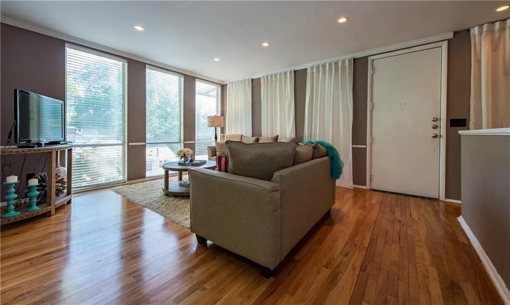 287 14th Street Nw Unit 7, Atlanta, Georgia 30318, 2 Bedrooms Bedrooms, ,1 BathroomBathrooms,Residential,Sold,287 14th Street Nw Unit 7,5705760