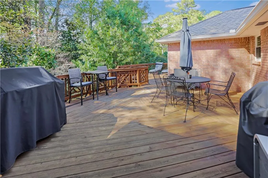 5735 Riverwood Drive, Atlanta, Georgia 30328, 4 Bedrooms Bedrooms, ,3 BathroomsBathrooms,Residential,For Sale,5735 Riverwood Drive,7703460