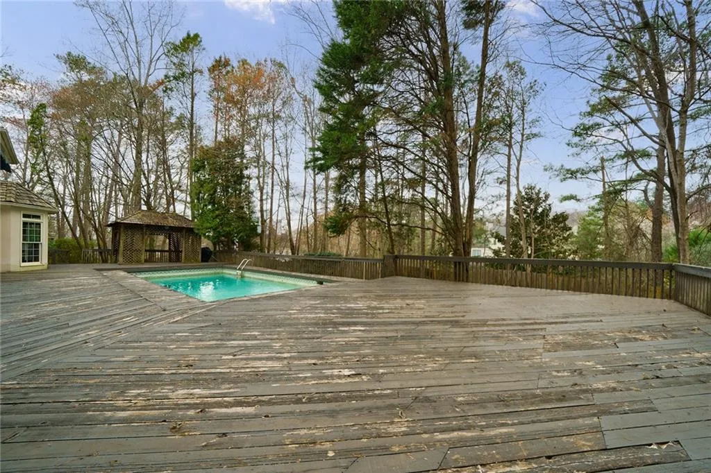 5330 N Powers Ferry Road, Sandy Springs, Georgia 30327, 5 Bedrooms Bedrooms, ,4 BathroomsBathrooms,Residential,Sold,5330 N Powers Ferry Road,7180954