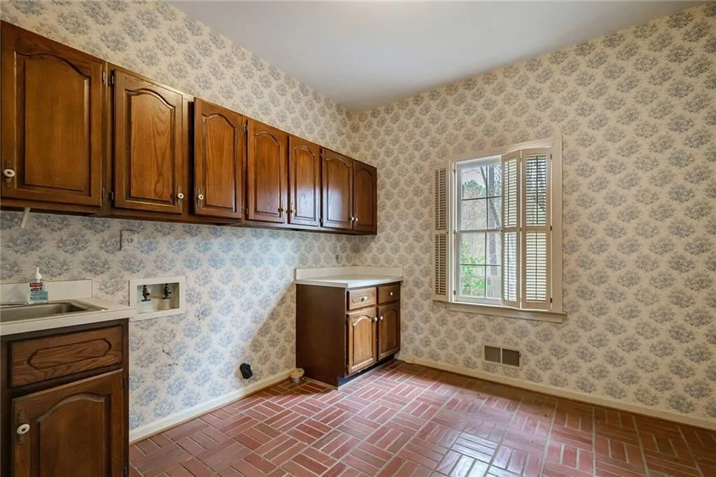 5330 N Powers Ferry Road, Sandy Springs, Georgia 30327, 5 Bedrooms Bedrooms, ,4 BathroomsBathrooms,Residential,Sold,5330 N Powers Ferry Road,7180954