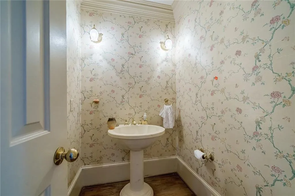 5330 N Powers Ferry Road, Sandy Springs, Georgia 30327, 5 Bedrooms Bedrooms, ,4 BathroomsBathrooms,Residential,Sold,5330 N Powers Ferry Road,7180954