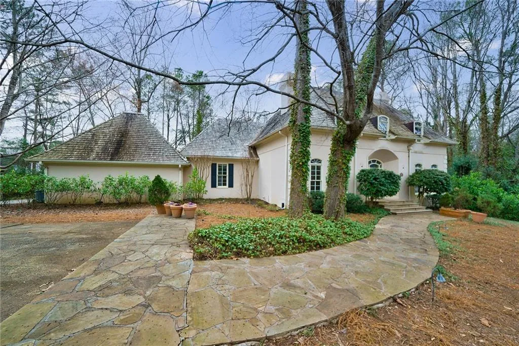 5330 N Powers Ferry Road, Sandy Springs, Georgia 30327, 5 Bedrooms Bedrooms, ,4 BathroomsBathrooms,Residential,Sold,5330 N Powers Ferry Road,7180954