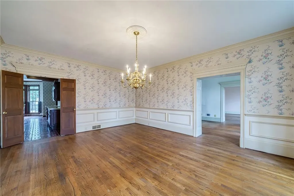 5330 N Powers Ferry Road, Sandy Springs, Georgia 30327, 5 Bedrooms Bedrooms, ,4 BathroomsBathrooms,Residential,Sold,5330 N Powers Ferry Road,7180954