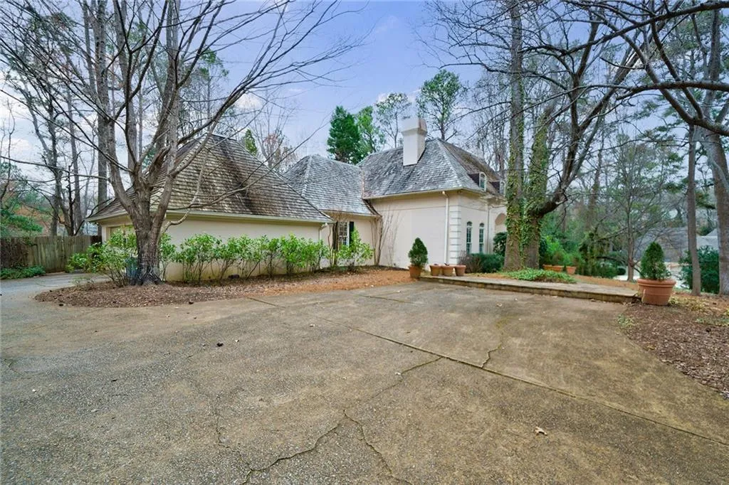 5330 N Powers Ferry Road, Sandy Springs, Georgia 30327, 5 Bedrooms Bedrooms, ,4 BathroomsBathrooms,Residential,Sold,5330 N Powers Ferry Road,7180954