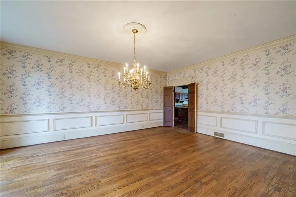 5330 N Powers Ferry Road, Sandy Springs, Georgia 30327, 5 Bedrooms Bedrooms, ,4 BathroomsBathrooms,Residential,Sold,5330 N Powers Ferry Road,7180954