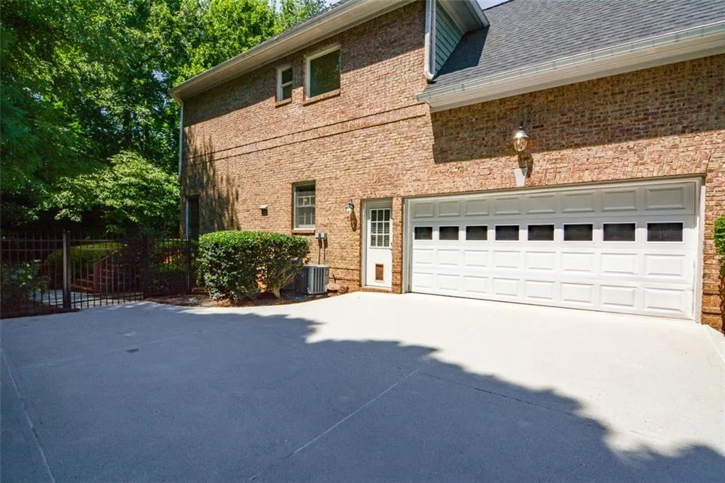 570 Trowbrook Road, Atlanta, Georgia 30350, 6 Bedrooms Bedrooms, ,5 BathroomsBathrooms,Residential,Sold,570 Trowbrook Road,7411662