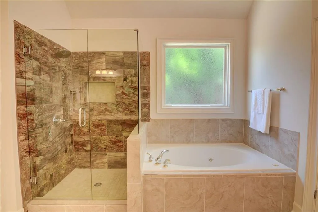 570 Trowbrook Road, Atlanta, Georgia 30350, 6 Bedrooms Bedrooms, ,5 BathroomsBathrooms,Residential,Sold,570 Trowbrook Road,7411662
