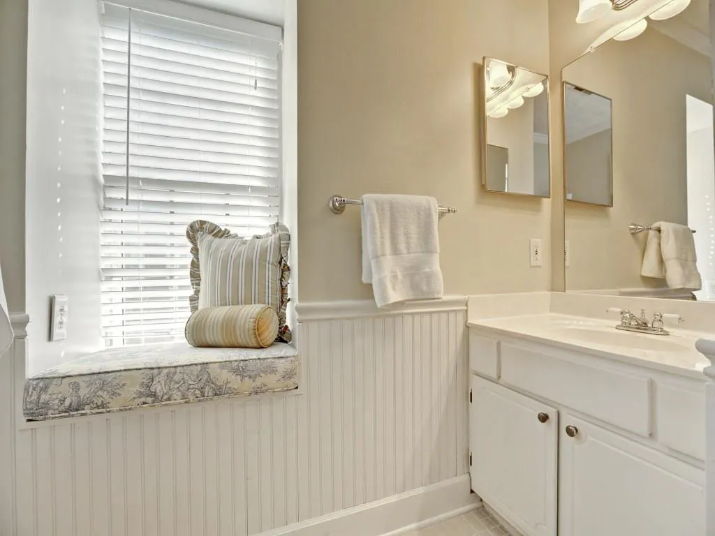 12 Palace Green Place Nw, Atlanta, Georgia 30318, 2 Bedrooms Bedrooms, ,2 BathroomsBathrooms,Residential,Sold,12 Palace Green Place Nw,5672118