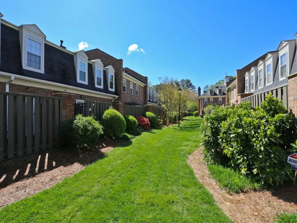 12 Palace Green Place Nw, Atlanta, Georgia 30318, 2 Bedrooms Bedrooms, ,2 BathroomsBathrooms,Residential,Sold,12 Palace Green Place Nw,5672118