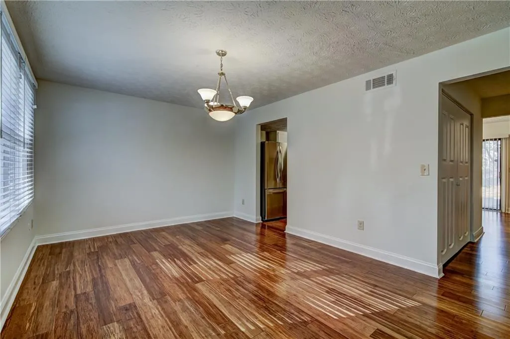 8903 Roberts Drive, Sandy Springs, Georgia 30350, 2 Bedrooms Bedrooms, ,2 BathroomsBathrooms,Residential,Sold,8903 Roberts Drive,5946717
