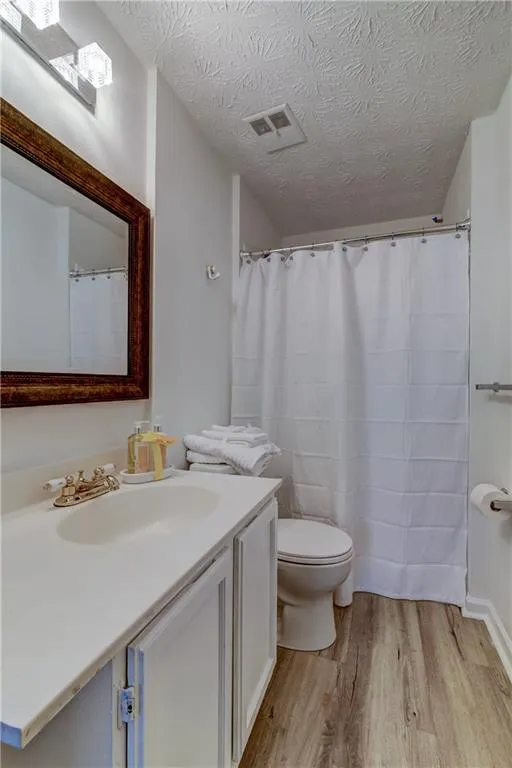 8903 Roberts Drive, Sandy Springs, Georgia 30350, 2 Bedrooms Bedrooms, ,2 BathroomsBathrooms,Residential,Sold,8903 Roberts Drive,5946717