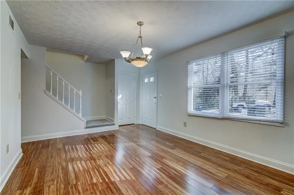 8903 Roberts Drive, Sandy Springs, Georgia 30350, 2 Bedrooms Bedrooms, ,2 BathroomsBathrooms,Residential,Sold,8903 Roberts Drive,5946717