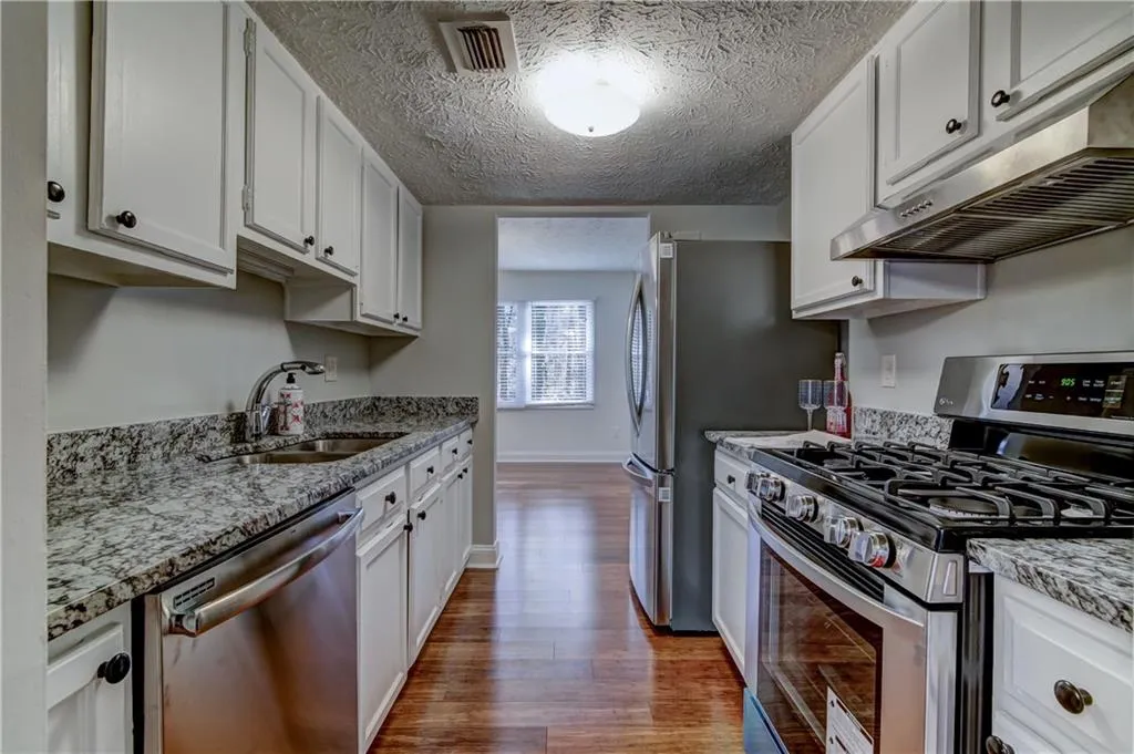 8903 Roberts Drive, Sandy Springs, Georgia 30350, 2 Bedrooms Bedrooms, ,2 BathroomsBathrooms,Residential,Sold,8903 Roberts Drive,5946717