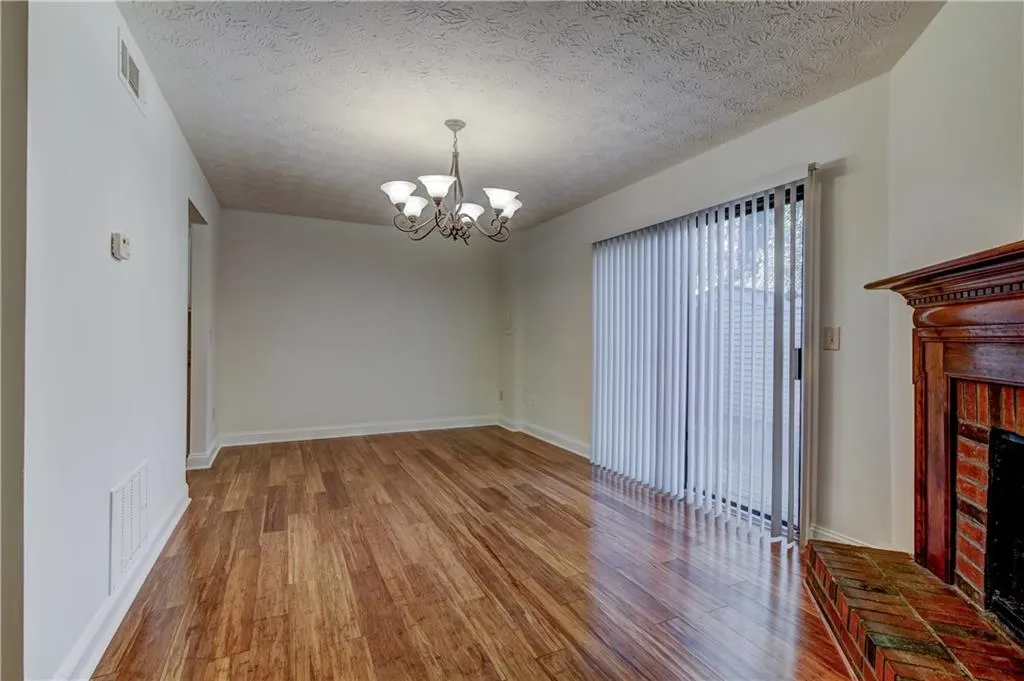 8903 Roberts Drive, Sandy Springs, Georgia 30350, 2 Bedrooms Bedrooms, ,2 BathroomsBathrooms,Residential,Sold,8903 Roberts Drive,5946717