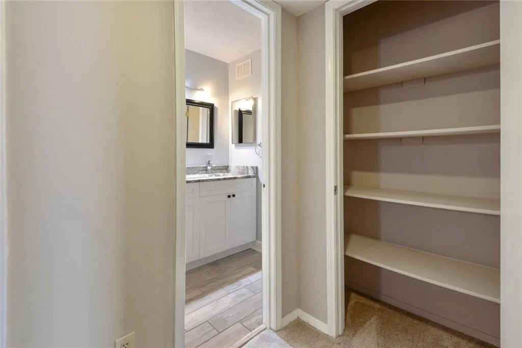 1107 Natchez Trace, Sandy Springs, Georgia 30350, 2 Bedrooms Bedrooms, ,1 BathroomBathrooms,Residential,Sold,1107 Natchez Trace,6824430