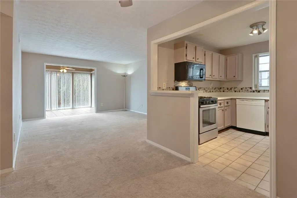 1107 Natchez Trace, Sandy Springs, Georgia 30350, 2 Bedrooms Bedrooms, ,1 BathroomBathrooms,Residential,Sold,1107 Natchez Trace,6824430