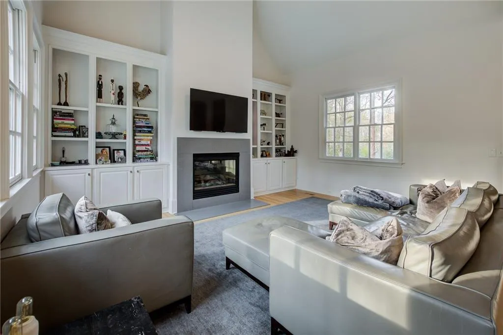 3870 Powers Ferry Road Nw, Atlanta, Georgia 30342, 5 Bedrooms Bedrooms, 0 ,5 BathroomsBathrooms,Residential,For Sale,3870 Powers Ferry Road Nw,7745803