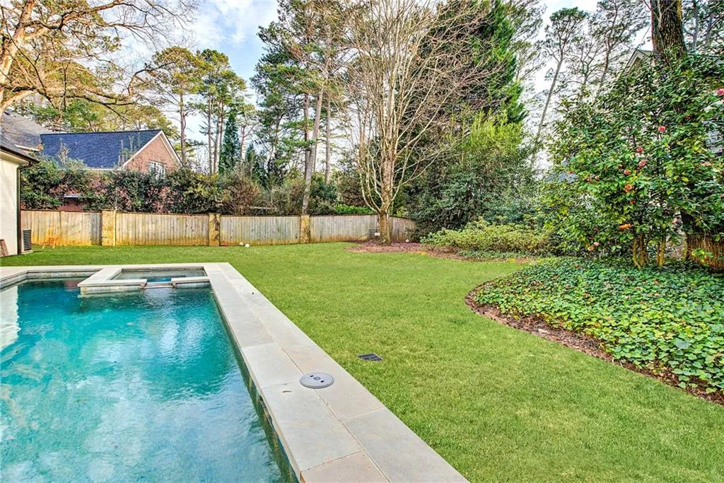 3870 Powers Ferry Road Nw, Atlanta, Georgia 30342, 5 Bedrooms Bedrooms, 0 ,5 BathroomsBathrooms,Residential,For Sale,3870 Powers Ferry Road Nw,7745803