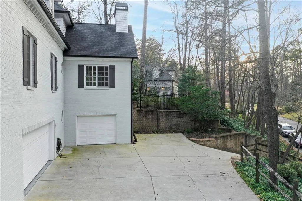 3870 Powers Ferry Road Nw, Atlanta, Georgia 30342, 5 Bedrooms Bedrooms, 0 ,5 BathroomsBathrooms,Residential,For Sale,3870 Powers Ferry Road Nw,7745803