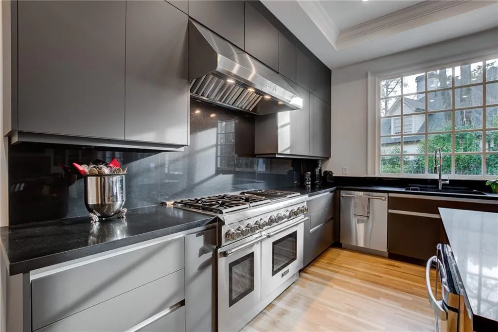 3870 Powers Ferry Road Nw, Atlanta, Georgia 30342, 5 Bedrooms Bedrooms, 0 ,5 BathroomsBathrooms,Residential,For Sale,3870 Powers Ferry Road Nw,7745803