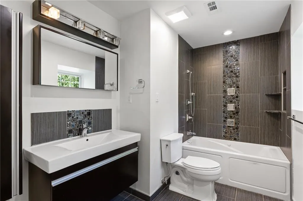 1261 Lavista Road Unit C3, Atlanta, Georgia 30324, 3 Bedrooms Bedrooms, ,2 BathroomsBathrooms,Residential,For Sale,1261 Lavista Road Unit C3,7652487